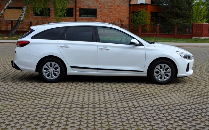 Hyundai I30 cena 46900 przebieg: 201300, rok produkcji 2018 z Sochaczew małe 562